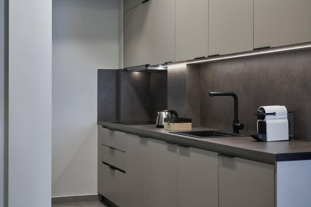 Ferienwohnung Little Gem: Modern Urban Retreat Athen Exterior foto