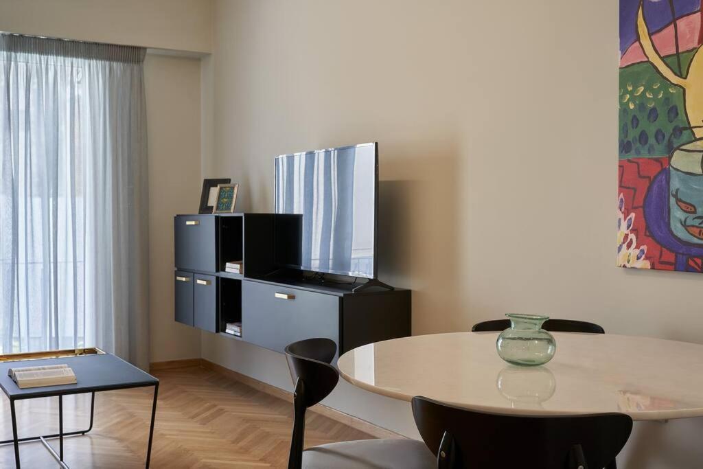 Ferienwohnung Little Gem: Modern Urban Retreat Athen Exterior foto