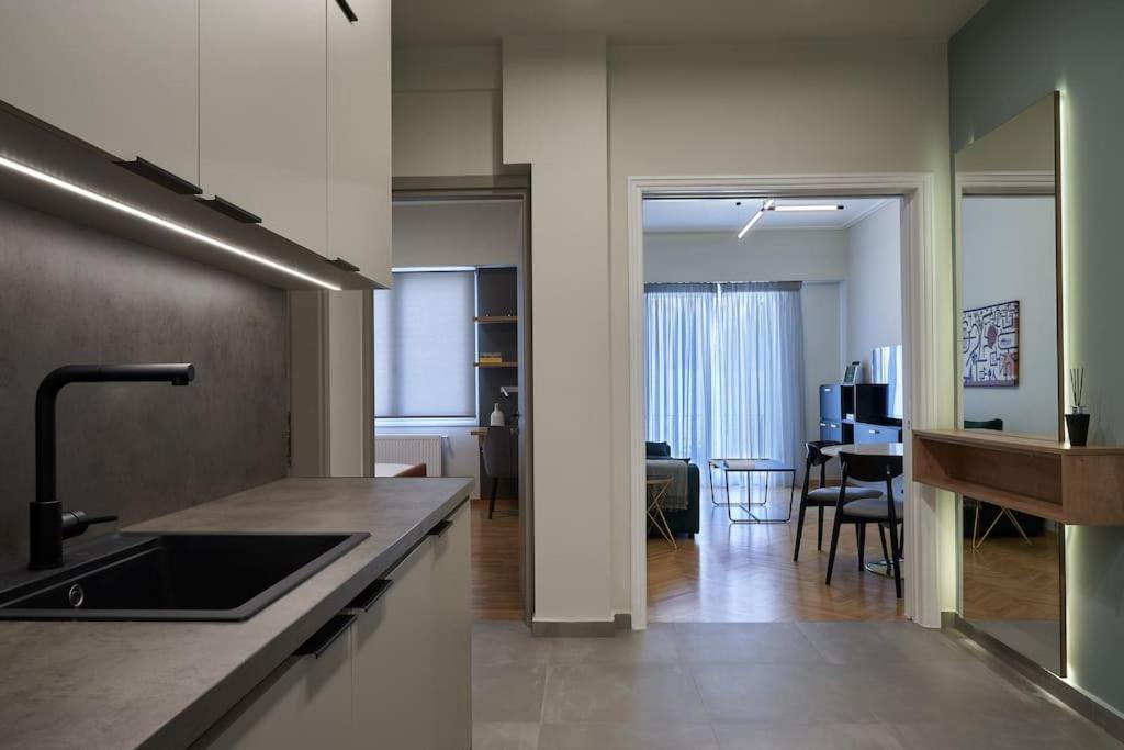 Ferienwohnung Little Gem: Modern Urban Retreat Athen Exterior foto