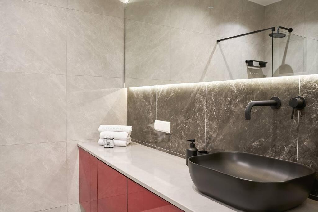 Ferienwohnung Little Gem: Modern Urban Retreat Athen Exterior foto