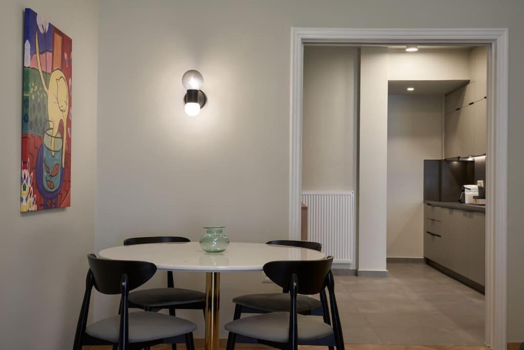 Ferienwohnung Little Gem: Modern Urban Retreat Athen Exterior foto