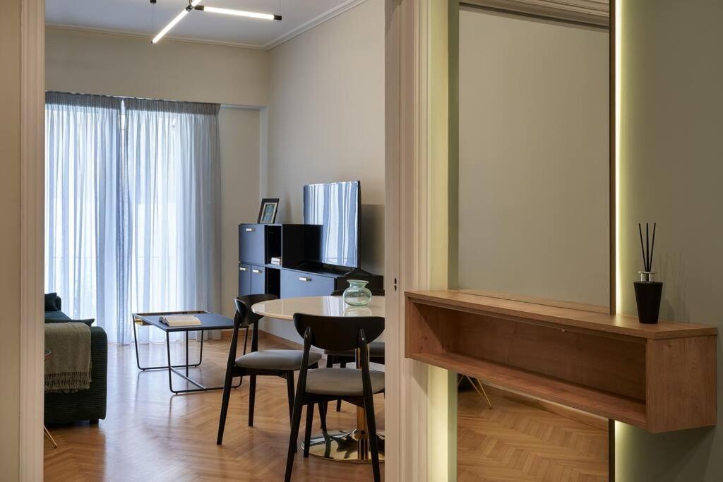 Ferienwohnung Little Gem: Modern Urban Retreat Athen Exterior foto